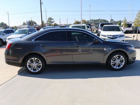 Used 2019 Ford Taurus SE image 6