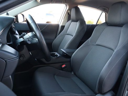 Used 2024 Toyota Venza LE image 26