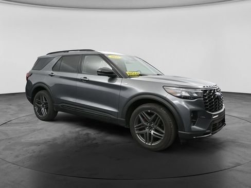 Used 2025 Ford Explorer ST-Line w/ ST-Line Street Pack AWD/4WD image 6