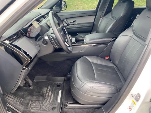 Used 2024 Land Rover Range Rover Sport SE image 11