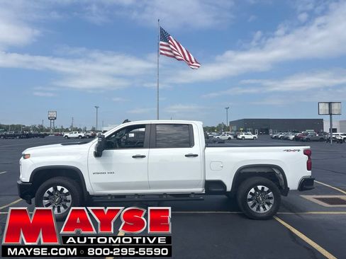 Used 2021 Chevrolet Silverado 2500 Custom w/ Custom Value Package AWD/4WD image 1
