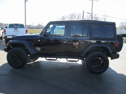 Used 2018 Jeep Wrangler Unlimited Sport image 7