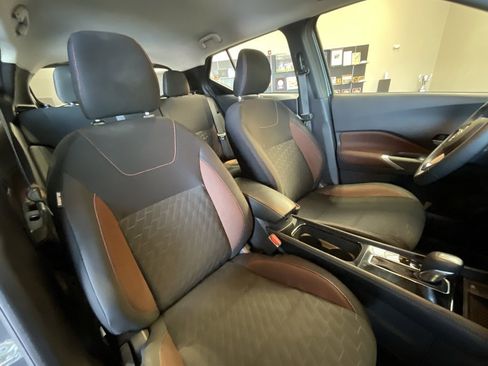 Used 2024 Nissan Kicks SR image 18