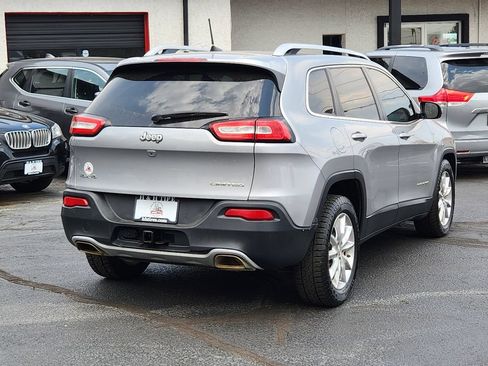 Used 2017 Jeep Cherokee Limited w/ Trailer Tow Group AWD/4WD image 9