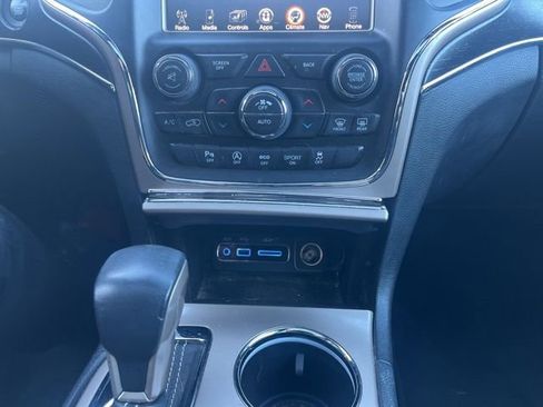 Used 2017 Jeep Grand Cherokee Limited image 26