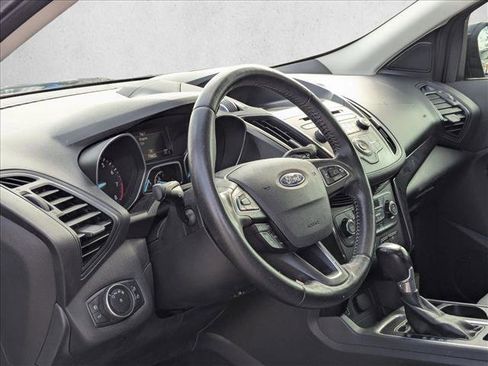 Used 2017 Ford Escape SE w/ SE Sport Appearance Package image 9