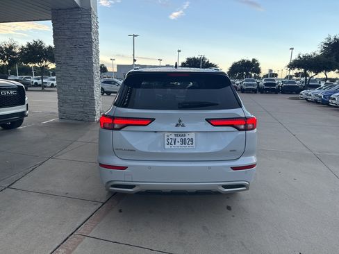 Used 2023 Mitsubishi Outlander SEL image 4