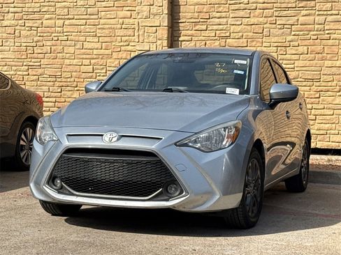 Used 2019 Toyota Yaris LE image 1