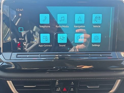 Used 2025 Volkswagen Atlas SE image 30