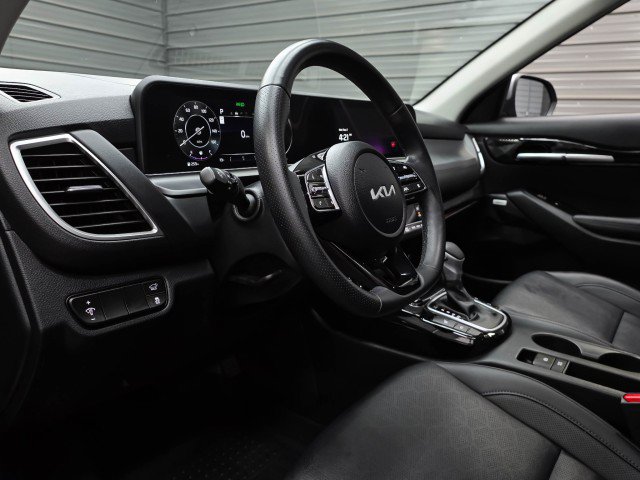 Used 2025 Kia Seltos SX AWD/4WD image 11