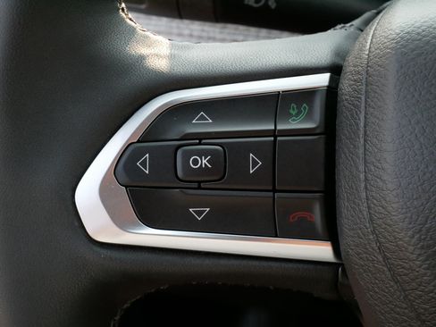 Used 2023 Jeep Compass Latitude AWD/4WD image 26