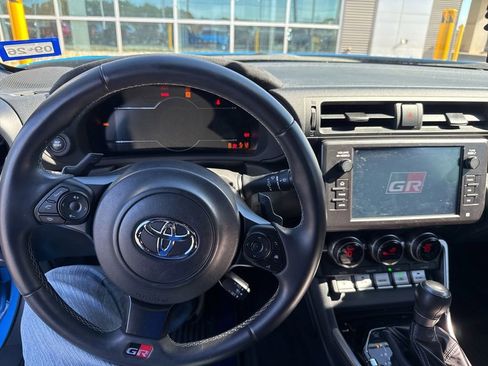 Used 2024 Toyota GR86 Premium image 14
