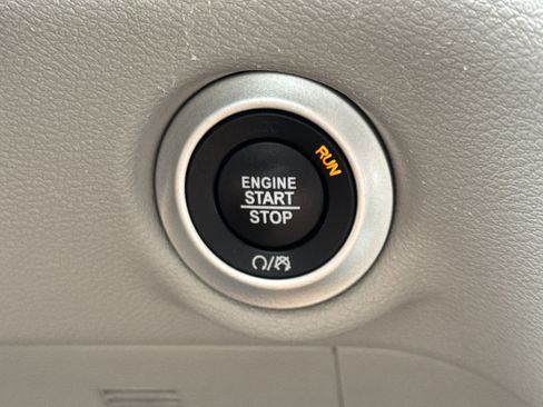 Used 2023 Chrysler Voyager LX image 23