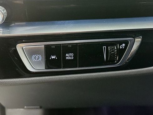 Used 2024 Cadillac Lyriq Luxury image 13