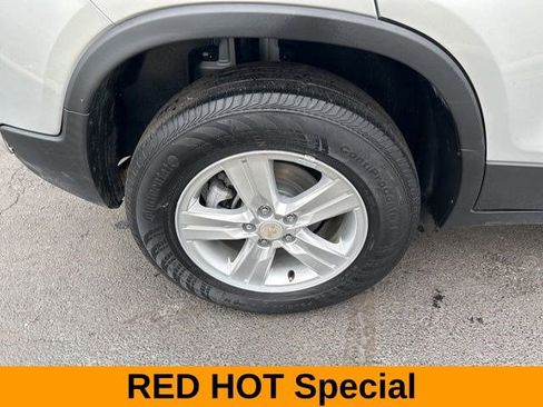 Used 2021 Chevrolet Trax LS w/ Tint and Cruise Package image 43