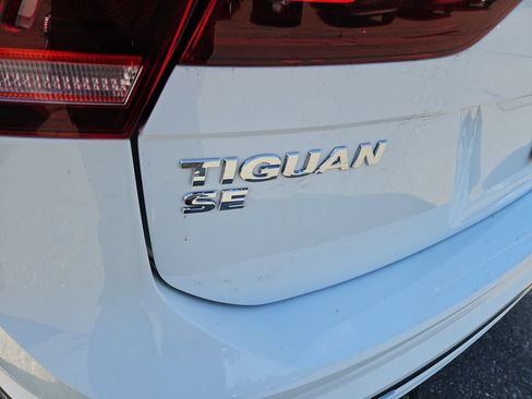 Used 2021 Volkswagen Tiguan SE R-Line AWD/4WD image 4