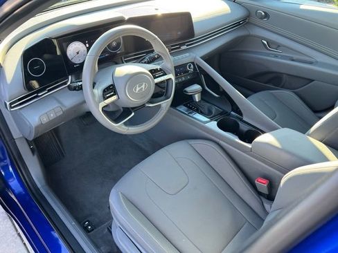 Certified 2025 Hyundai Elantra SEL image 17