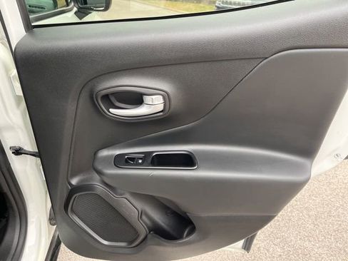 Used 2023 Jeep Renegade Latitude image 27