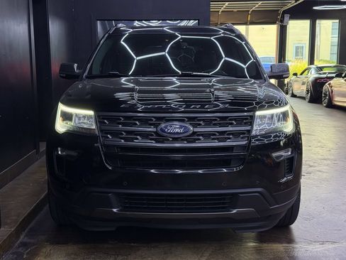 Used 2018 Ford Explorer XLT w/ XLT Appearance Package AWD/4WD image 2