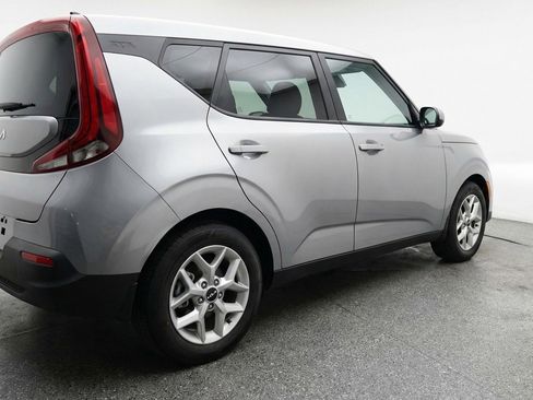 Used 2025 Kia Soul LX w/ LX Technology Package image 9