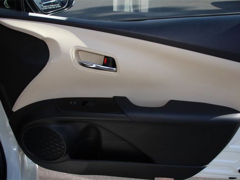 Used 2019 Toyota Prius XLE image 19