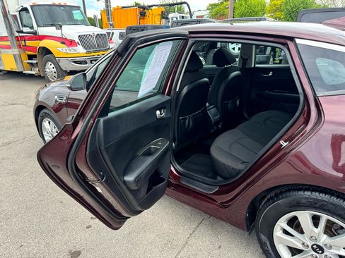 Used 2018 Kia Optima LX image 11