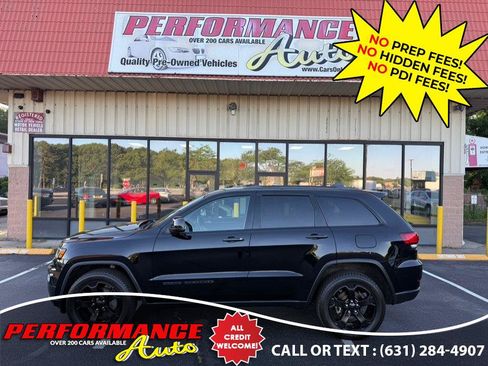 Used 2019 Jeep Grand Cherokee Laredo AWD/4WD image 3