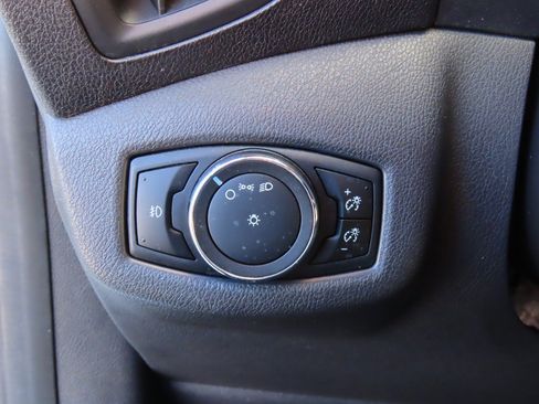 Used 2018 Ford Transit Connect XLT image 24