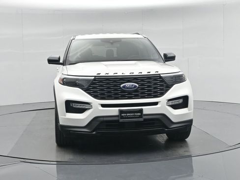 Certified 2023 Ford Explorer ST-Line w/ Class IV Trailer Tow Package image 18