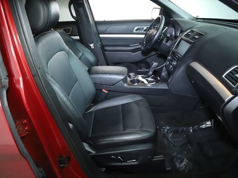 Used 2016 Ford Explorer XLT w/ Equipment Group 202A AWD/4WD image 33