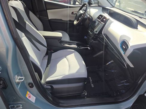 Used 2018 Toyota Prius Three image 22