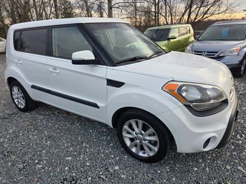 Used 2013 Kia Soul + image 3
