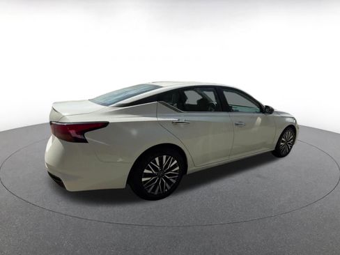 Used 2025 Nissan Altima 2.5 SV image 14