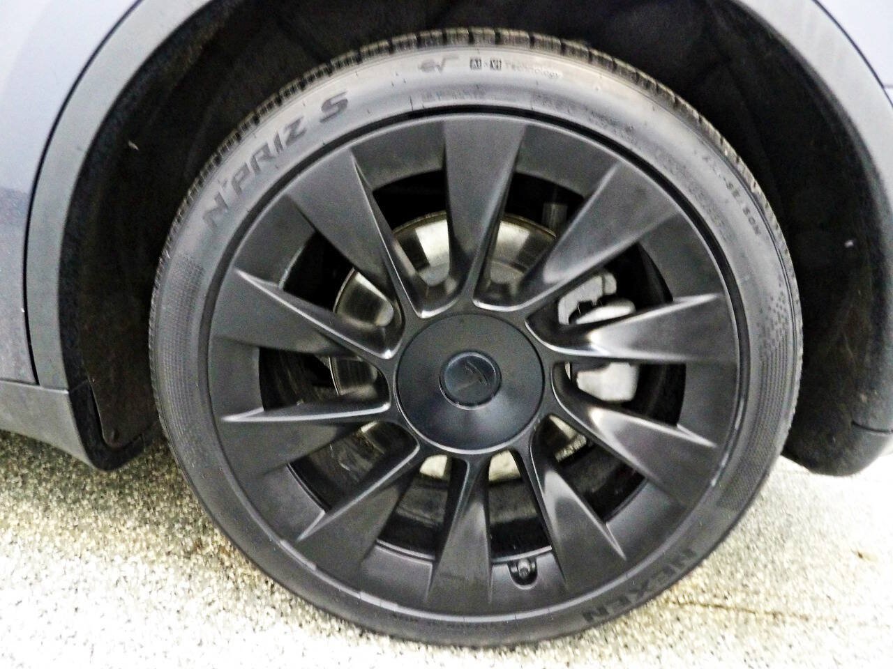 Used 2022 Tesla Model Y Long Range AWD/4WD image 21