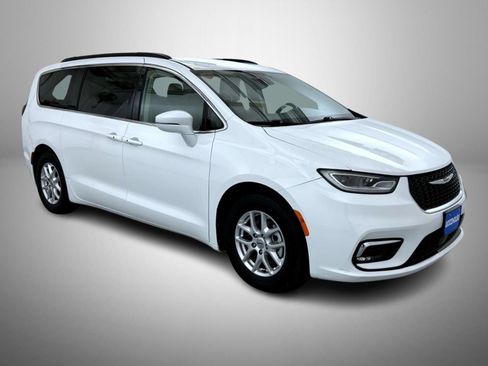 Certified 2022 Chrysler Pacifica Touring-L FWD image 3