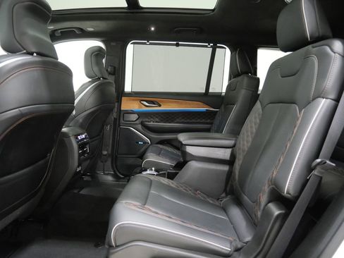 Used 2023 Jeep Grand Cherokee L Summit AWD/4WD image 27