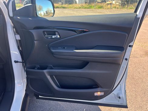 Used 2019 Honda Pilot Elite image 12