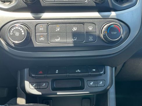 Used 2018 Chevrolet Colorado LT w/ LT Convenience Package RWD image 13
