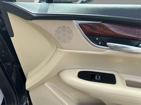 Used 2017 Cadillac XT5 Luxury AWD/4WD image 34