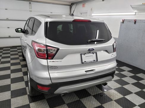 Used 2017 Ford Escape SE w/ SE Cold Weather Package AWD/4WD image 4