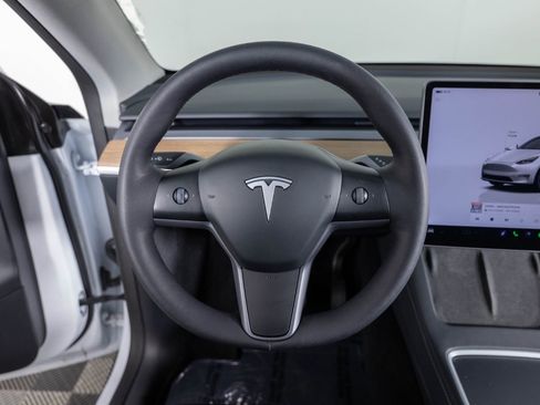 Used 2024 Tesla Model Y Long Range image 36