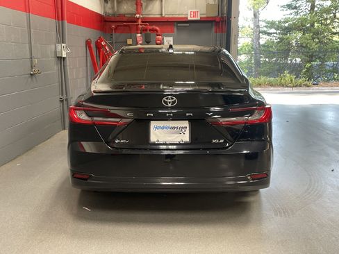 Used 2025 Toyota Camry XLE FWD image 9