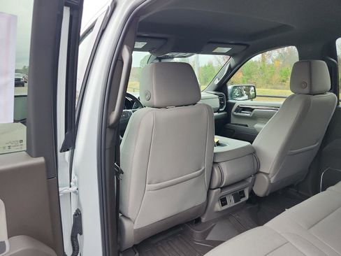 Certified 2025 GMC Sierra 1500 SLE image 13