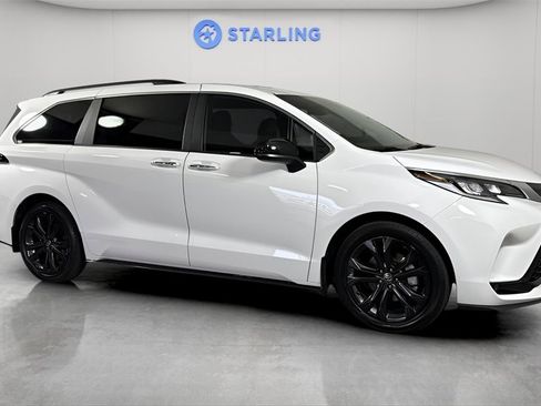 Used 2024 Toyota Sienna XSE image 12