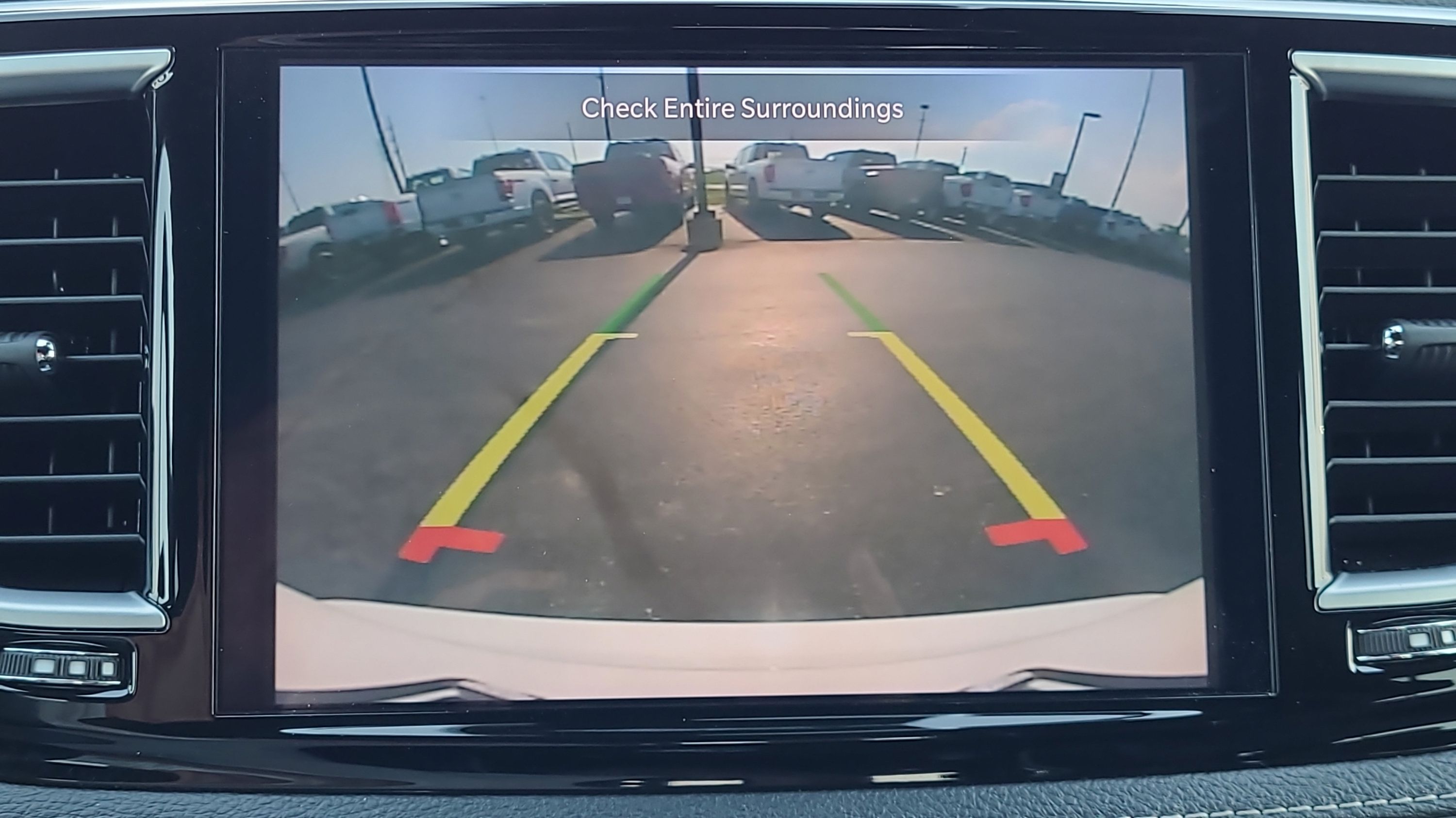 Used 2025 Chrysler Pacifica Limited FWD image 28