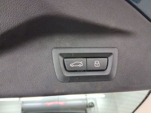 Used 2025 BMW X7 xDrive40i w/ Premium Package image 16