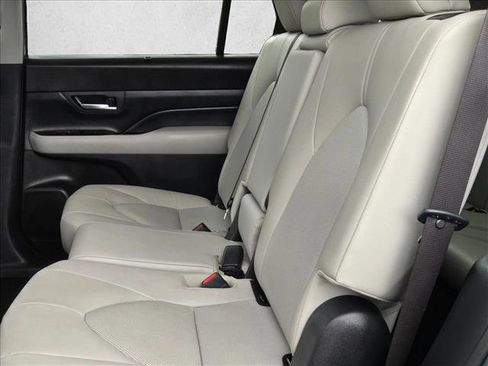 Used 2025 Toyota Grand Highlander AWD Hybrid image 18