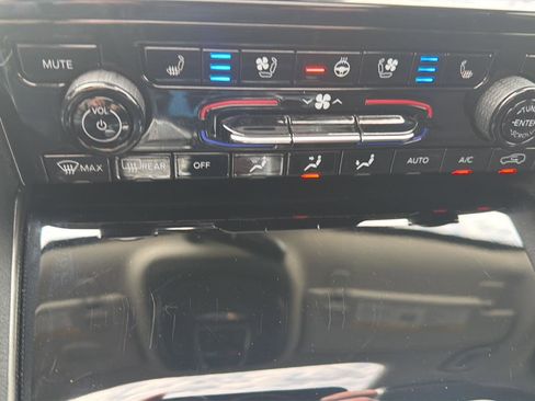 Used 2023 Jeep Grand Cherokee 30th Anniversary AWD/4WD image 29