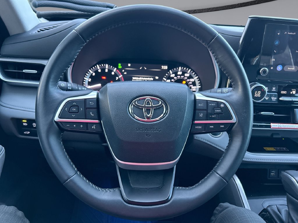 Certified 2025 Toyota Highlander XLE FWD image 15