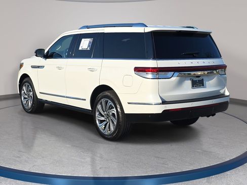 Certified 2023 Lincoln Navigator Reserve AWD/4WD image 7